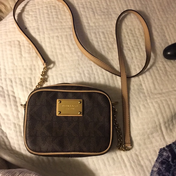 Michael Kors Crossbody - Picture 1 of 4